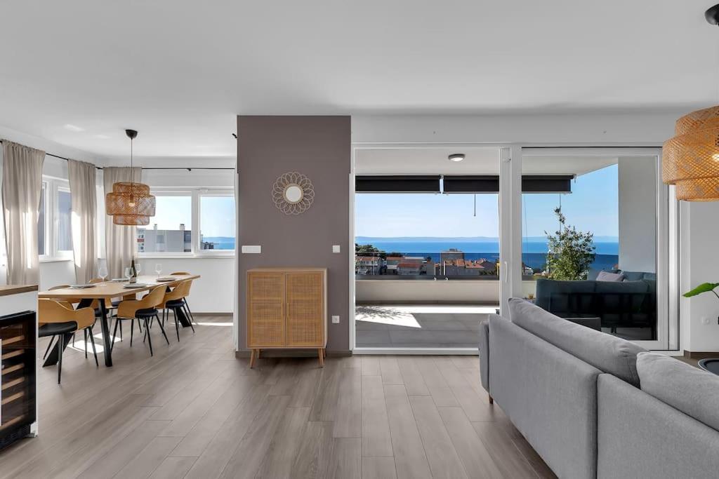 Penthouse Lena *